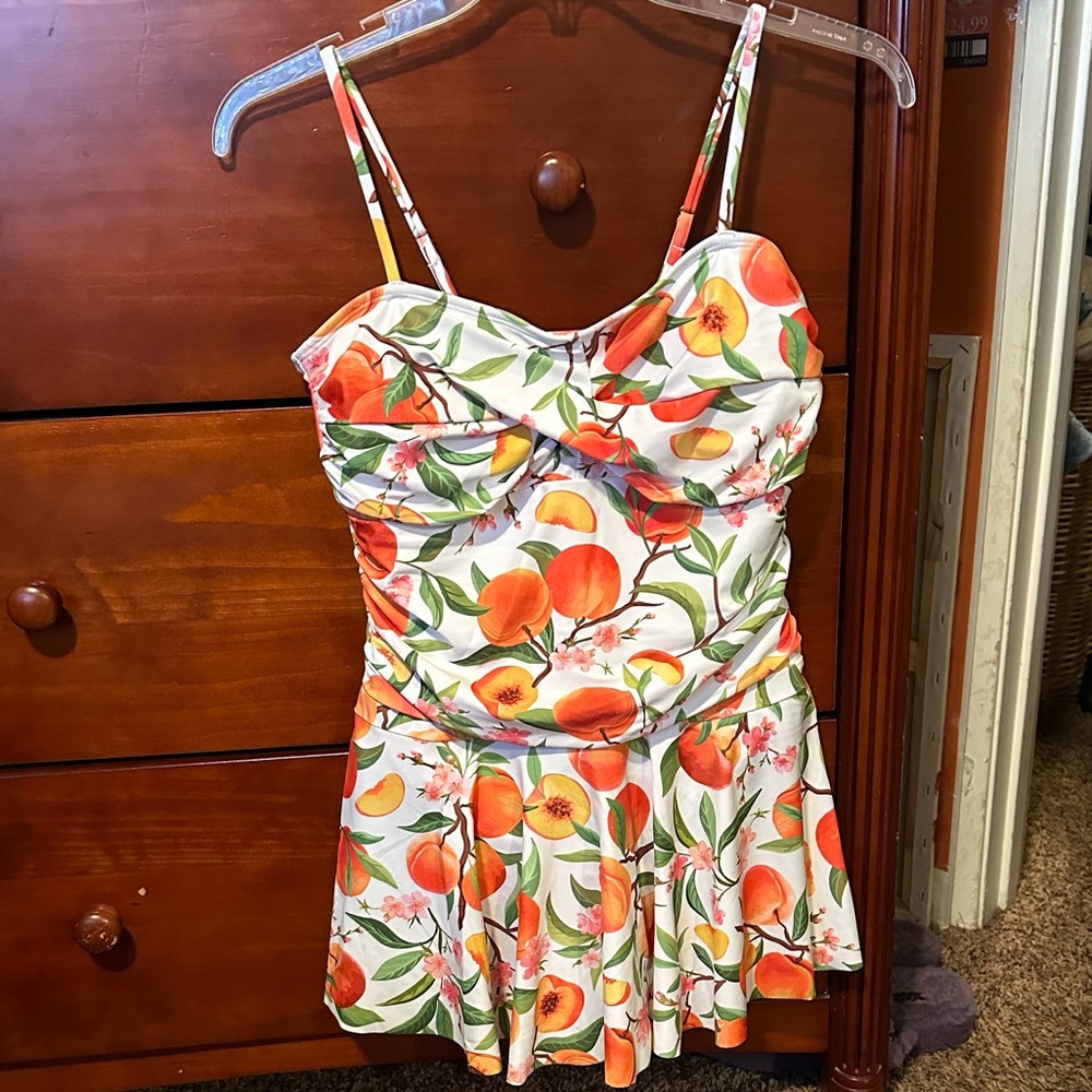 Peach Printed White Skirted One Piece Swimsuit Size Large